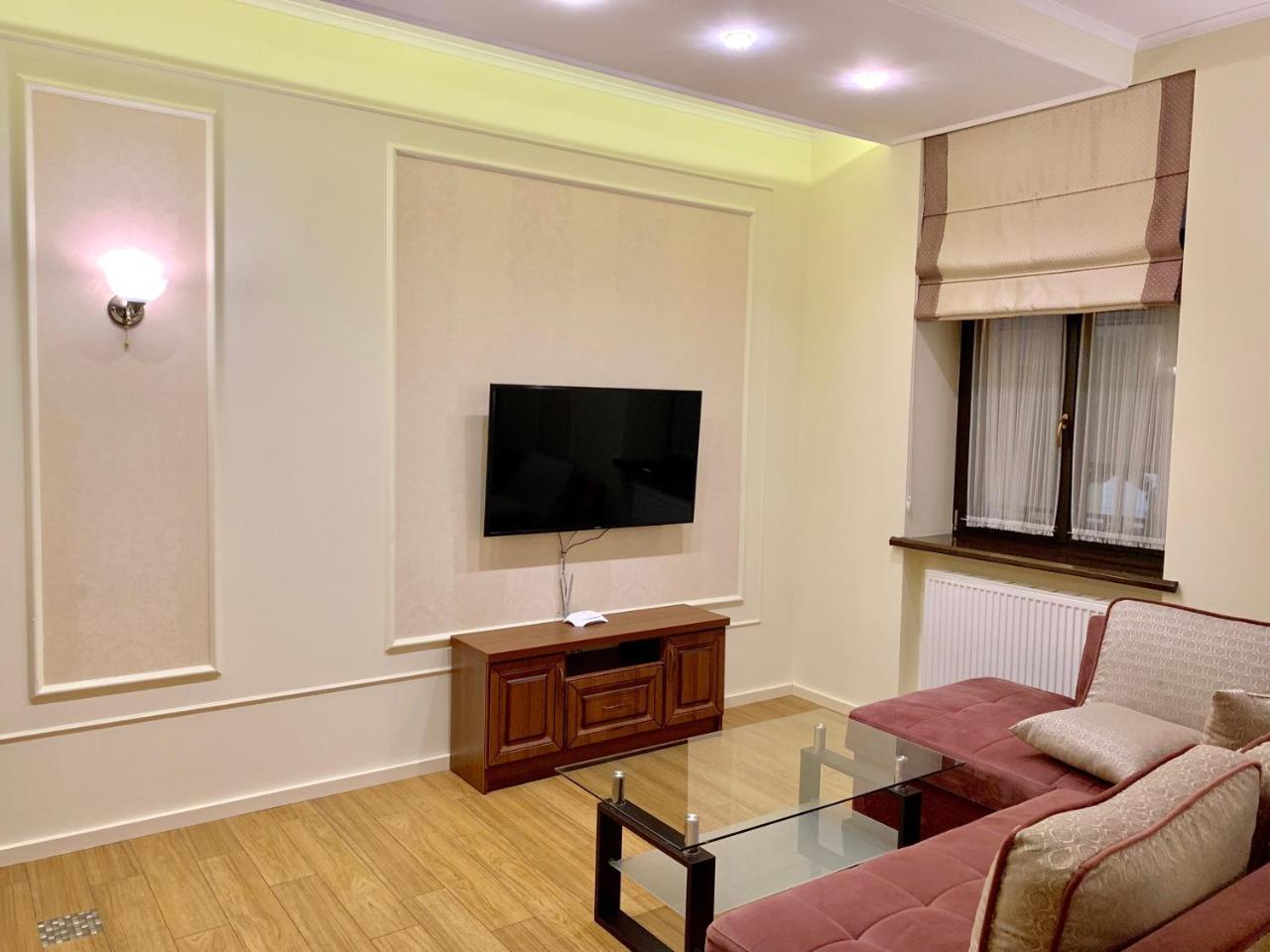 Two-Bedroom On Lesi Ukrainky Lvov Exteriér fotografie