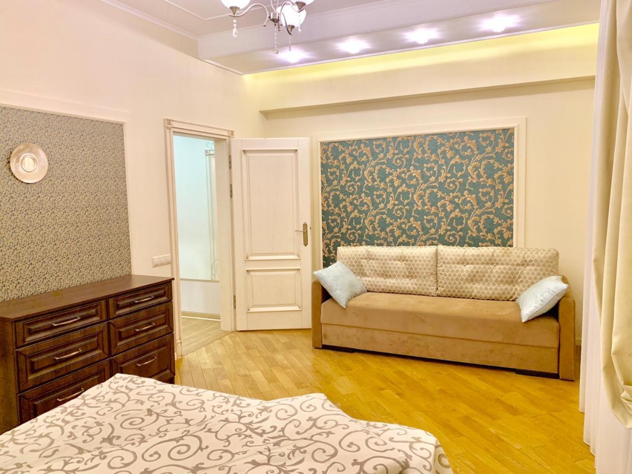 Two-Bedroom On Lesi Ukrainky Lvov Exteriér fotografie